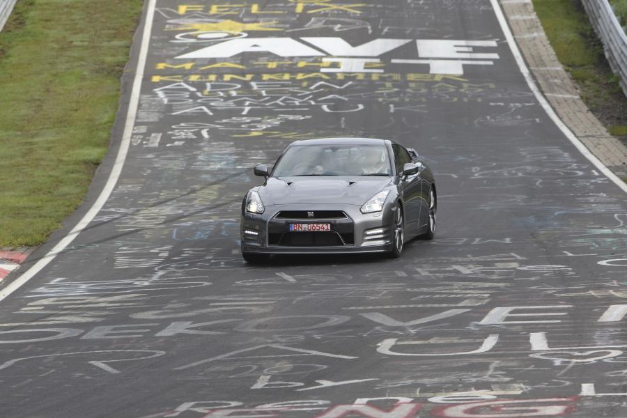  Nissan GT-R 2013 года  (EU) (фото 44 из 69)